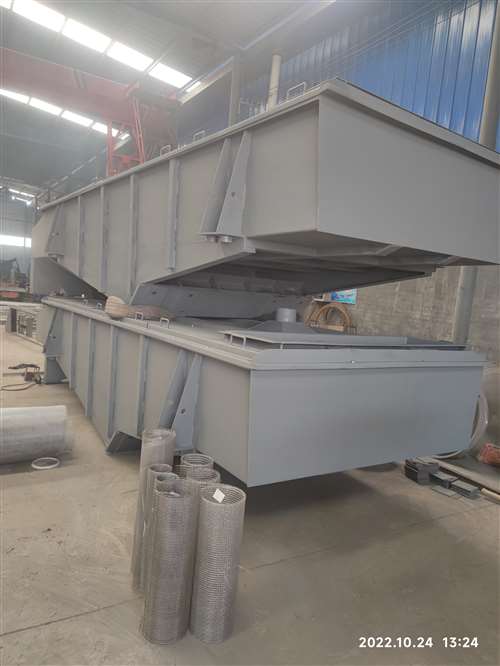 10臺(tái)直線振動(dòng)篩加班加點(diǎn)，緊張有序生產(chǎn)制作中