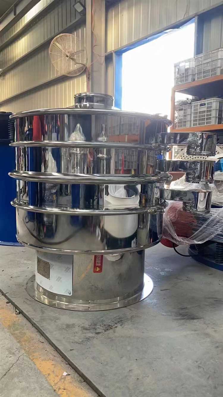 直線篩、概率篩、旋振篩、超聲波振動(dòng)篩等緊張有序的生產(chǎn)制作中