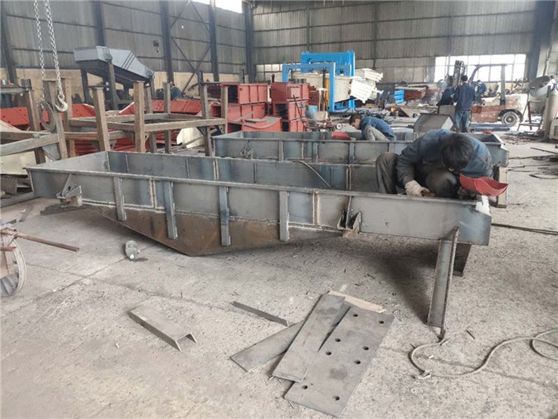 1040碳鋼直線篩加工制作中