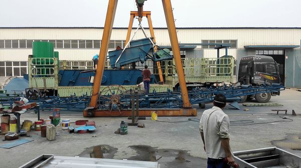 洛陽的某公司訂購的康振機(jī)械振動篩于昨天由德邦物流發(fā)出,預(yù)計三天后到達(dá),請注意查收,