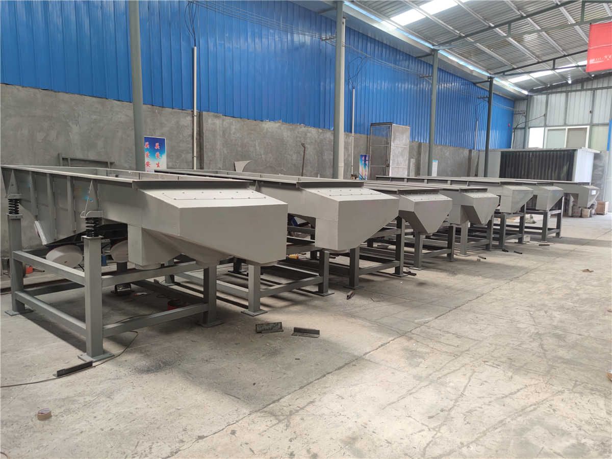 七臺1030兩層直線篩已經(jīng)做好，準備發(fā)貨