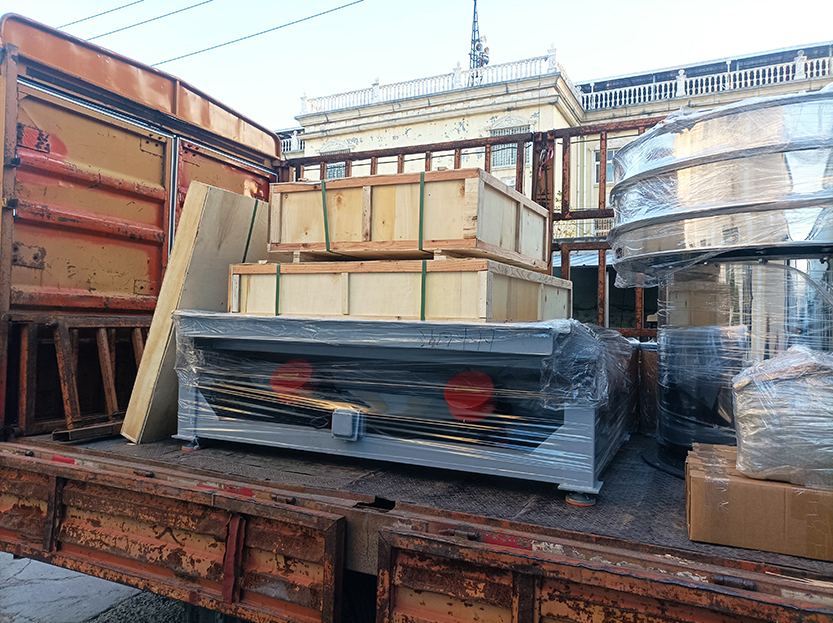 振動(dòng)給料機(jī)、網(wǎng)架等發(fā)貨